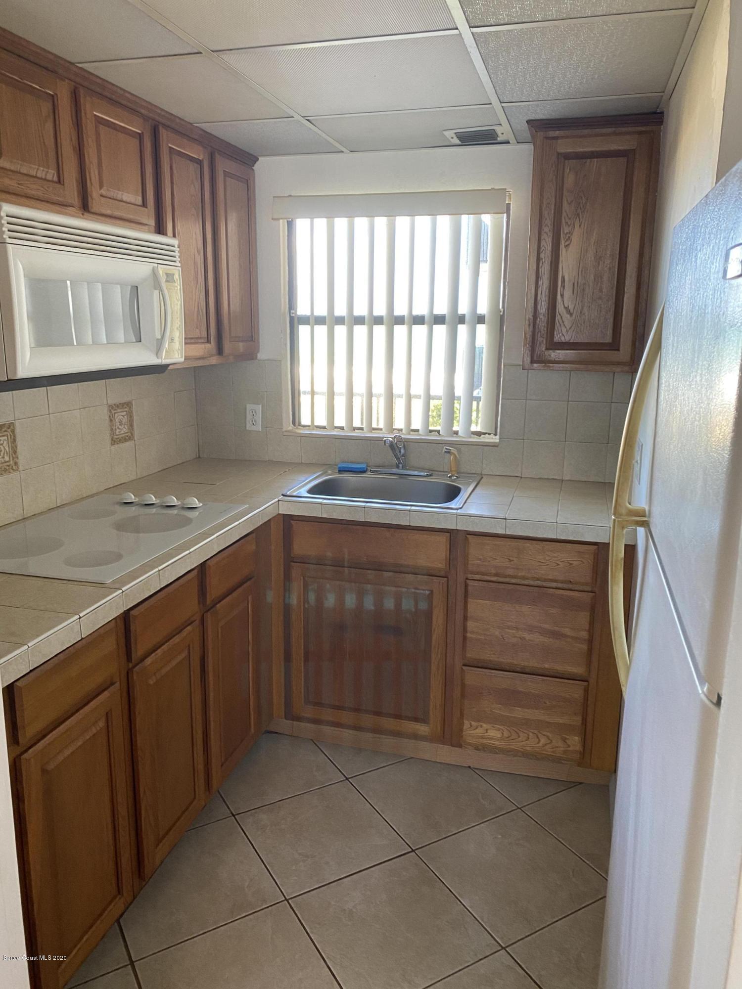 1343 Florida A1A, Unit 1D Satellite Beach, FL 32937 - Photo 7 of 14 LaPlaya kitchen