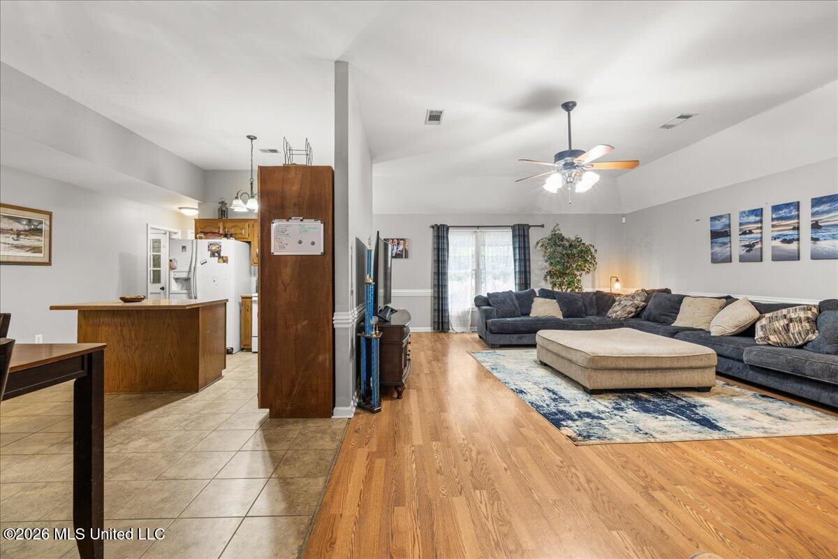 5446 Ridgetop Drive Horn Lake, MS 38637 - Photo 8 of 33 23-7490