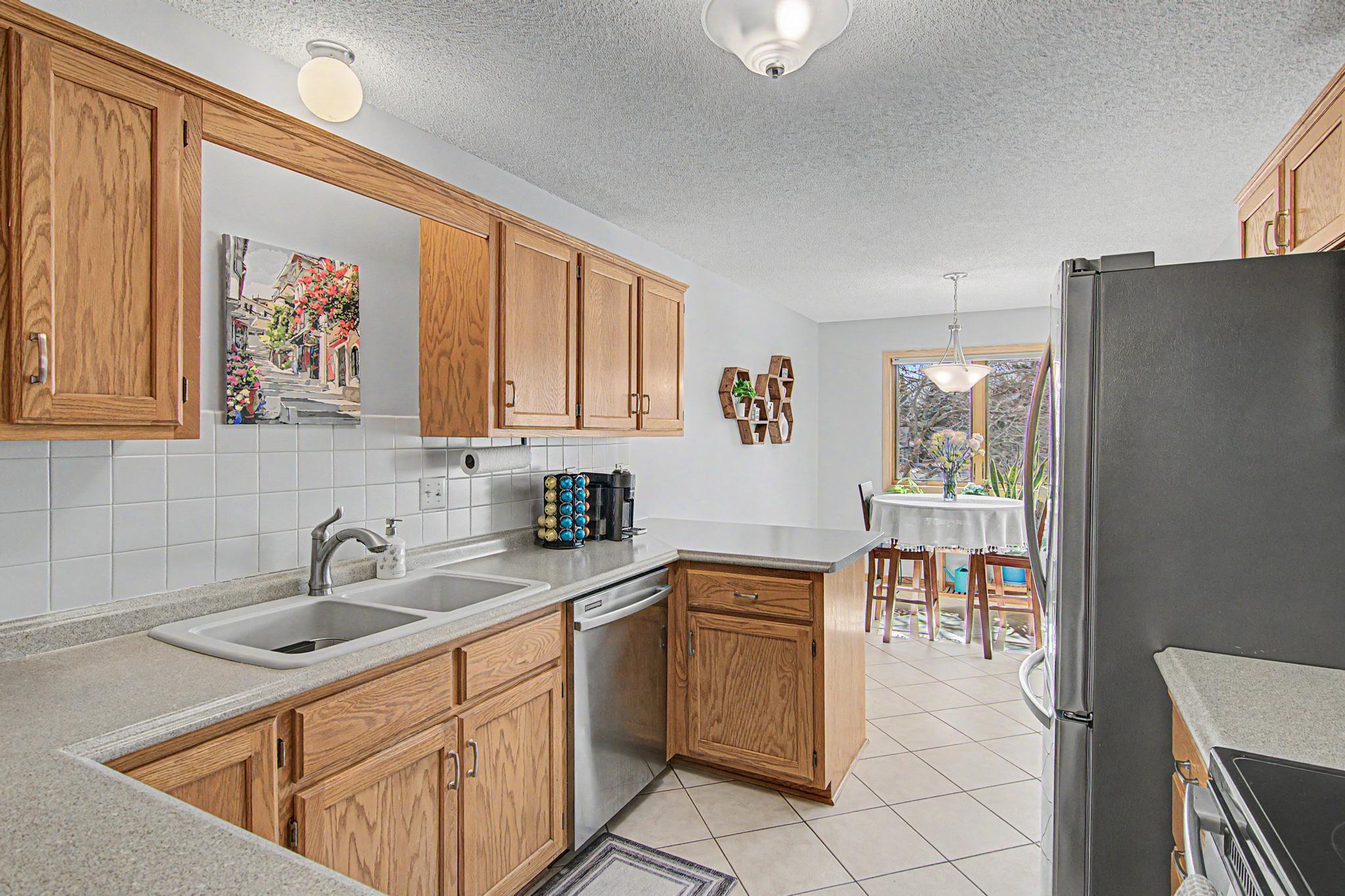 2521 Sumac Ridge White Bear Lake, MN 55110 - Photo 5 of 28