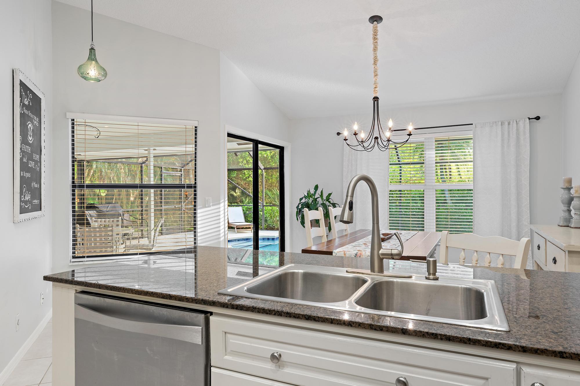 6462 Winding Lake Drive Jupiter, FL 33458 - Photo 14 of 42 Kitchen