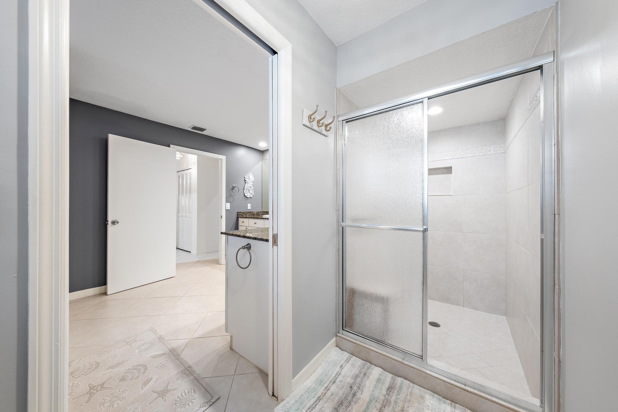 6462 Winding Lake Drive Jupiter, FL 33458 - Photo 22 of 42 Primary Suite Bathroom