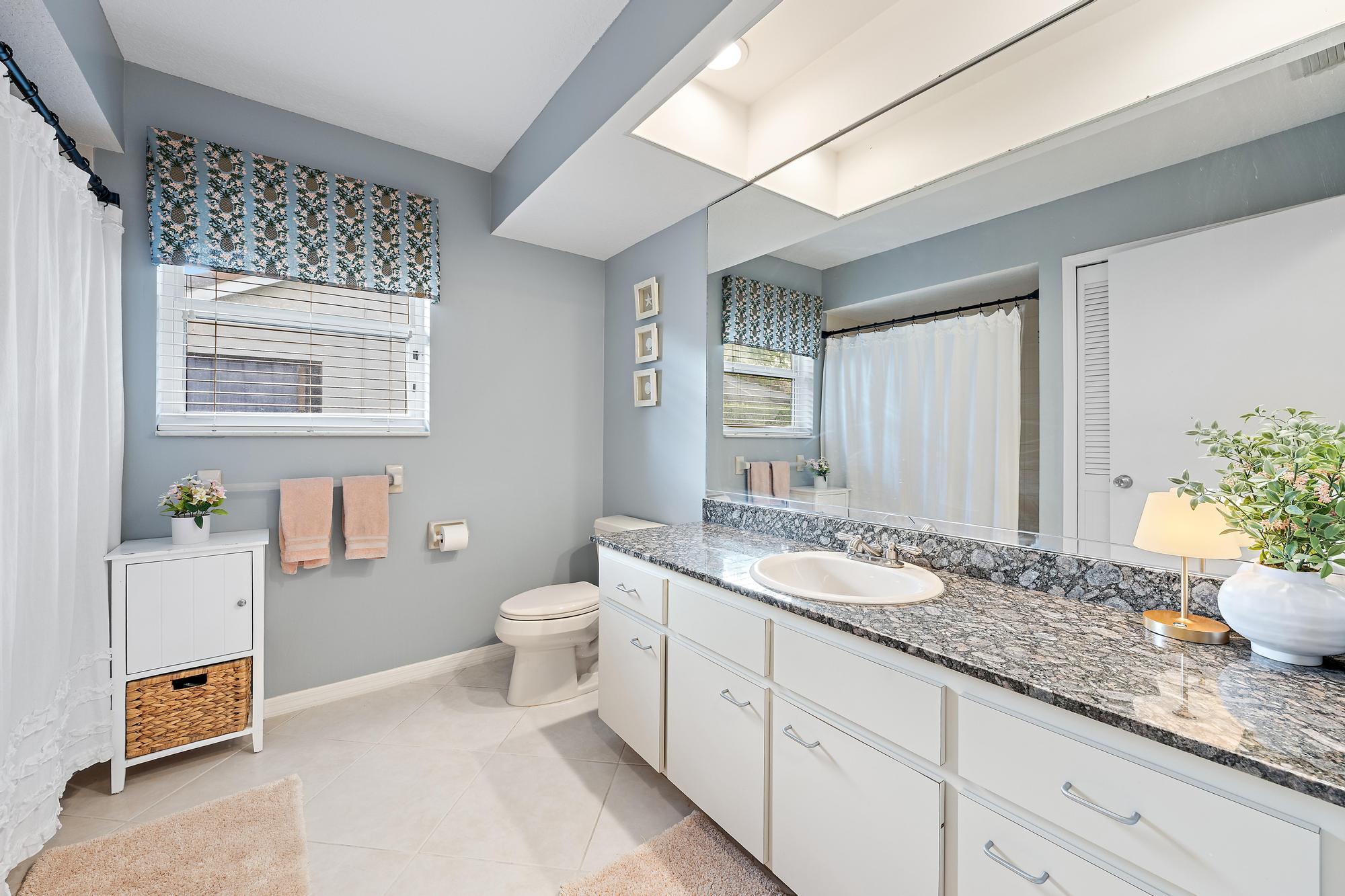 6462 Winding Lake Drive Jupiter, FL 33458 - Photo 25 of 42 Guest Bathroom