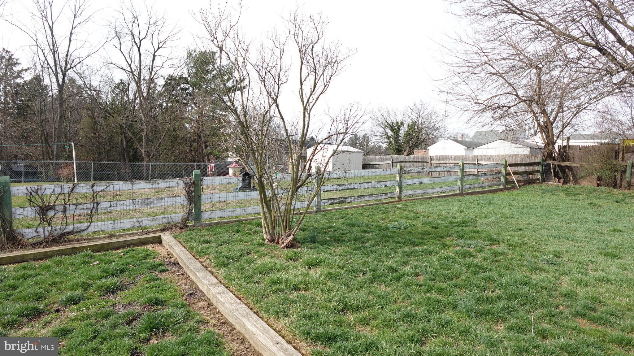 317 Devonshire Road Hagerstown, MD 21740 - Photo 104 of 114 a view of a backyard with wooden fence