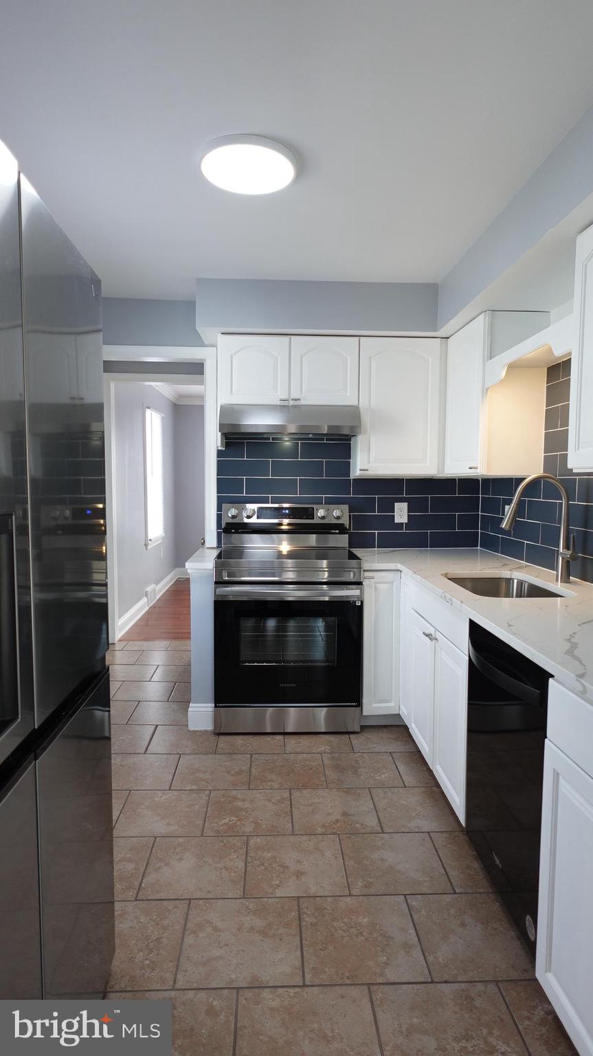 317 Devonshire Road Hagerstown, MD 21740 - Photo 6 of 114 a kitchen with a stove top oven and cabinets