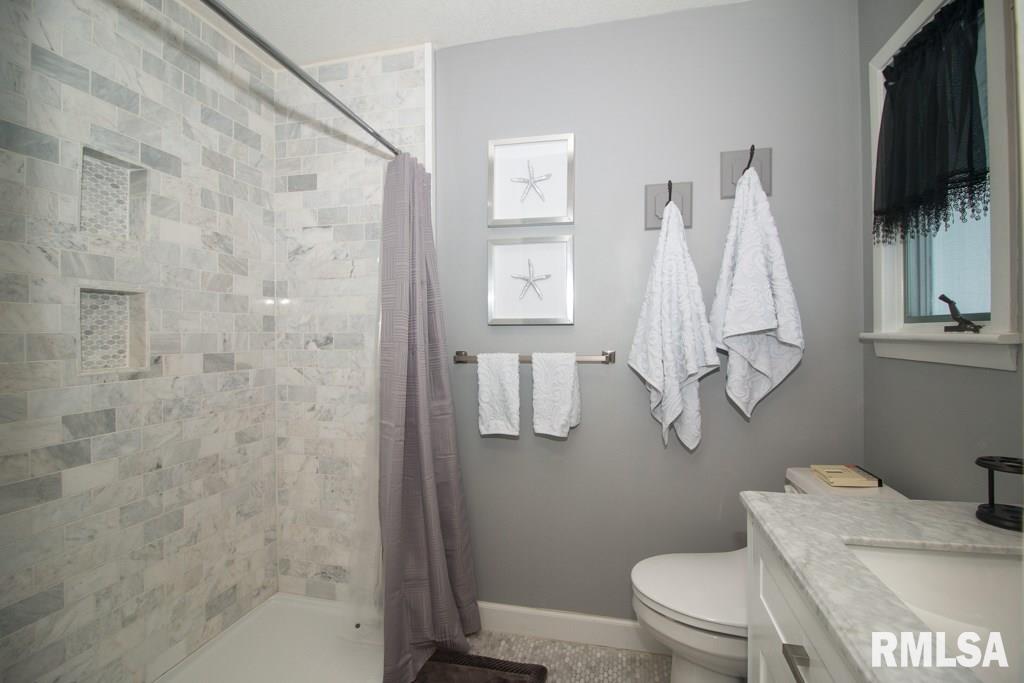 4027 Rodeo Road Davenport, IA 52806 - Photo 18 of 24 Gallery Image 18