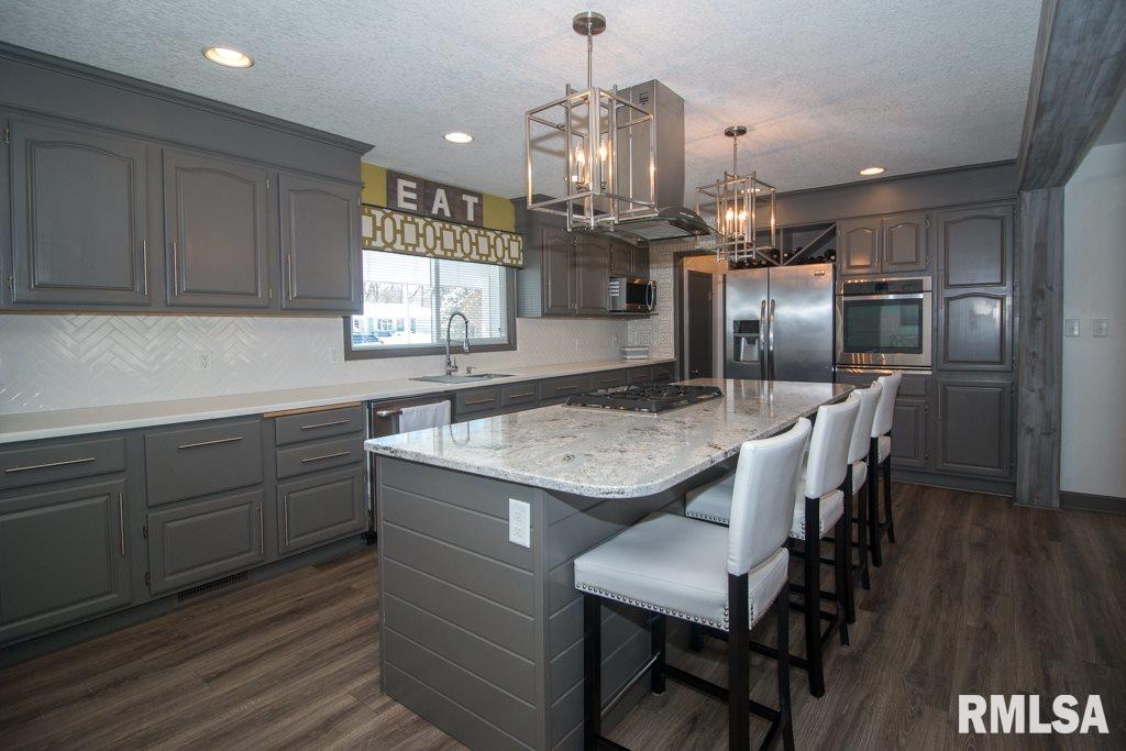 4027 Rodeo Road Davenport, IA 52806 - Photo 2 of 24 Gallery Image 2