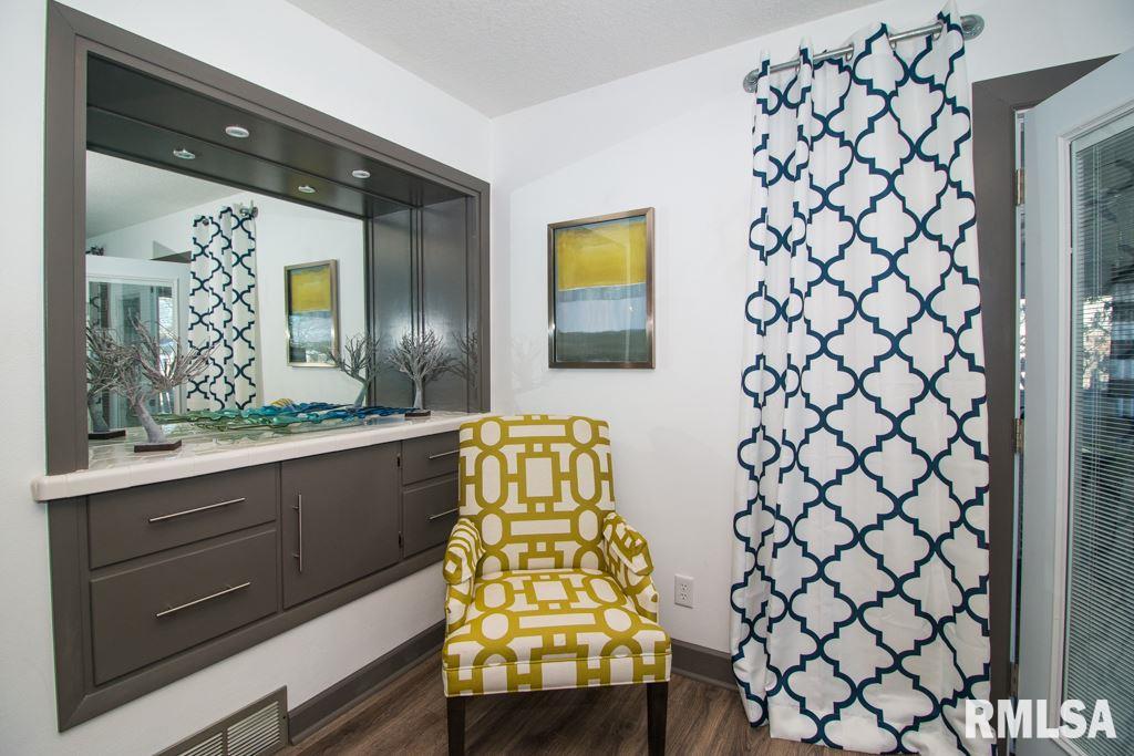 4027 Rodeo Road Davenport, IA 52806 - Photo 7 of 24 Gallery Image 7