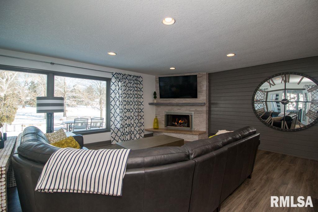 4027 Rodeo Road Davenport, IA 52806 - Photo 8 of 24 Gallery Image 8