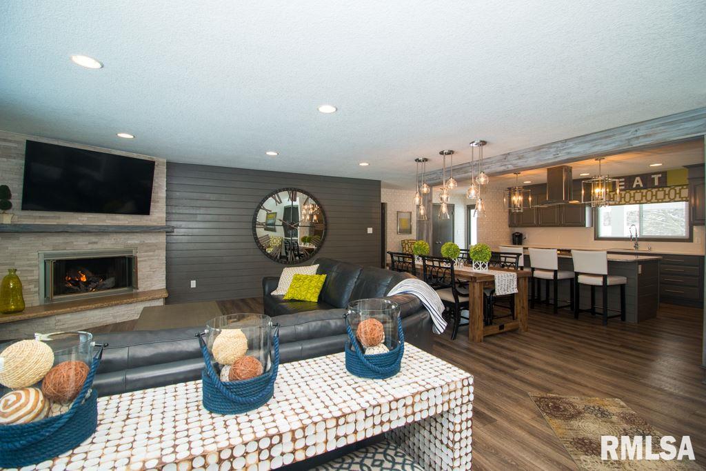 4027 Rodeo Road Davenport, IA 52806 - Photo 9 of 24 Gallery Image 9
