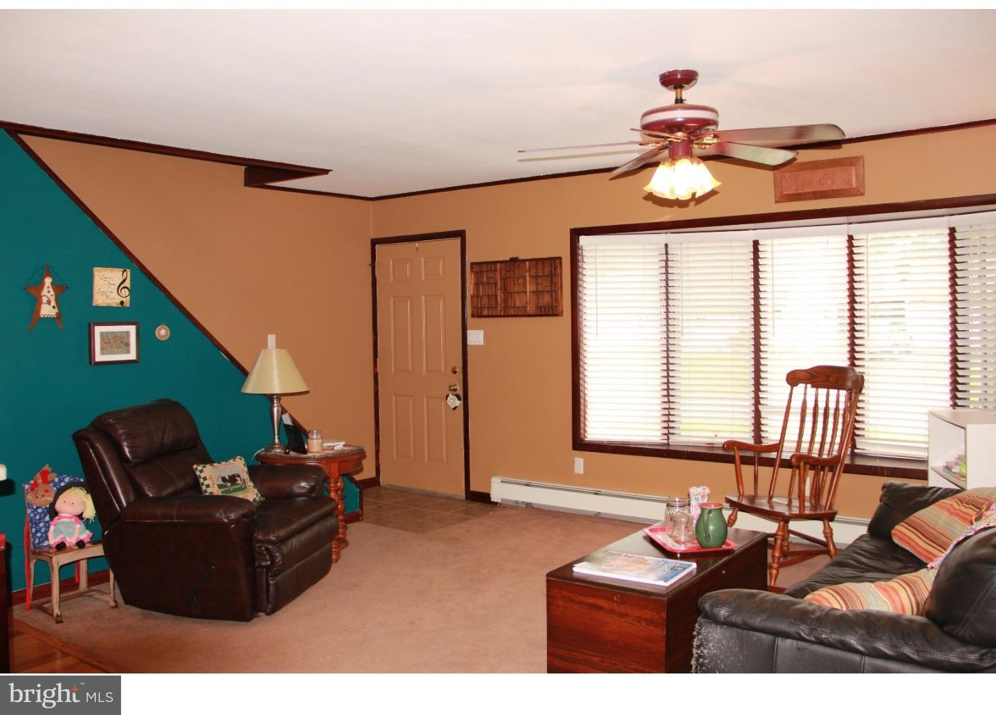 47 Mayflower Road Levittown, PA 19056 - Photo 2 of 25 Living Room