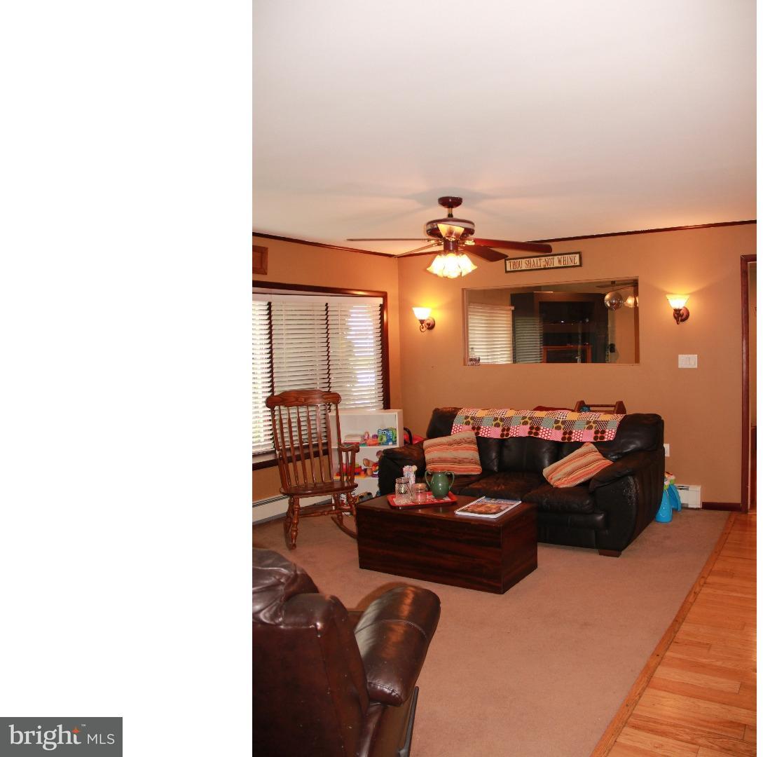 47 Mayflower Road Levittown, PA 19056 - Photo 3 of 25 Living Room