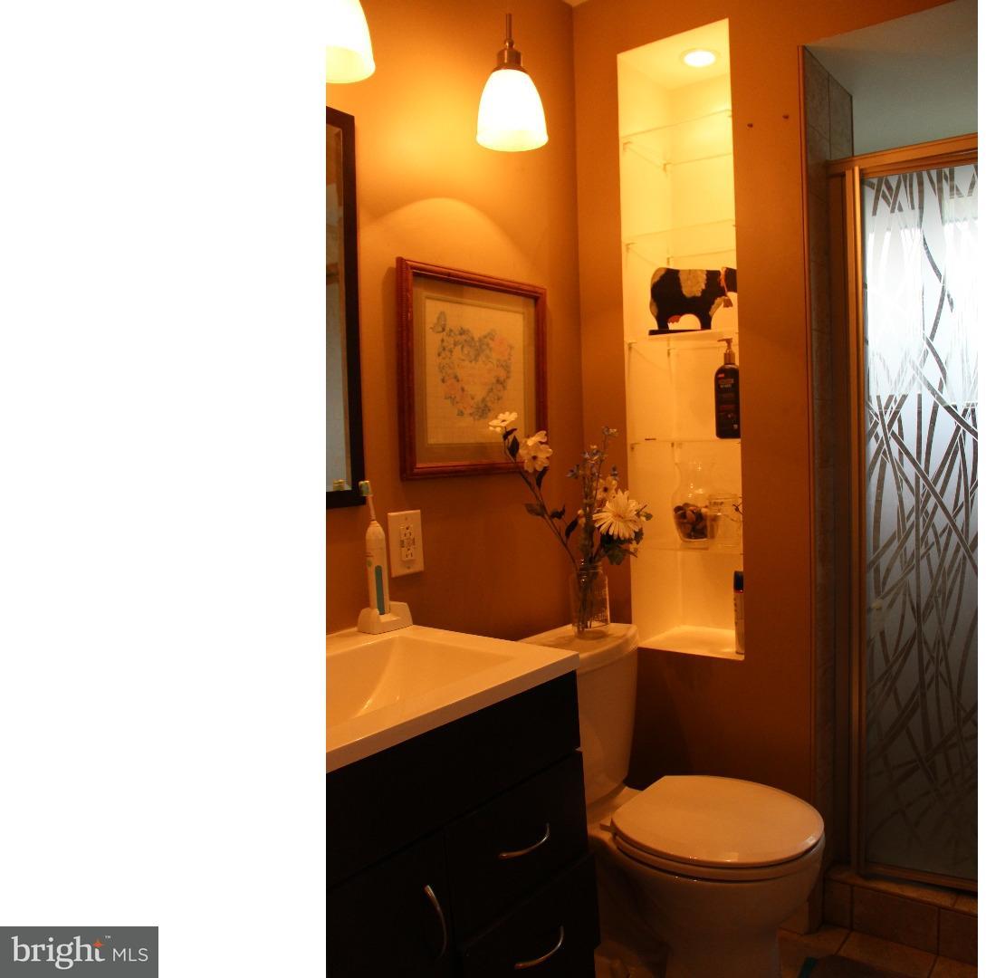 47 Mayflower Road Levittown, PA 19056 - Photo 21 of 25 Bathroom