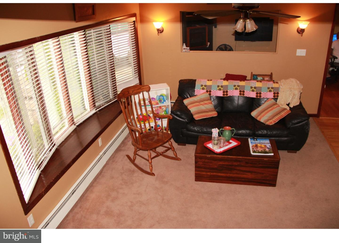 47 Mayflower Road Levittown, PA 19056 - Photo 4 of 25 Living Room