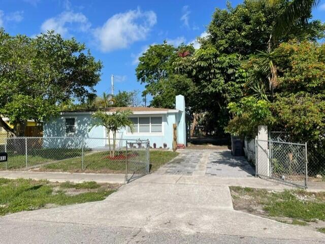 331 Hemlock Road West Palm Beach, FL 33409 - Photo 2 of 11 thumbnail_514e620e-66be-490d-8ef3-16b94d