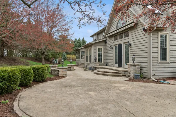 $800,000 | 2321 Courtland Court, Aurora, IL 60502