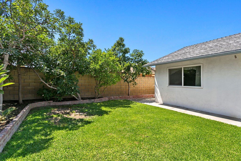 5932 Chinook Drive Huntington Beach, CA 92647 - Photo 4 of 5 a backyard of a house with plants and large tree