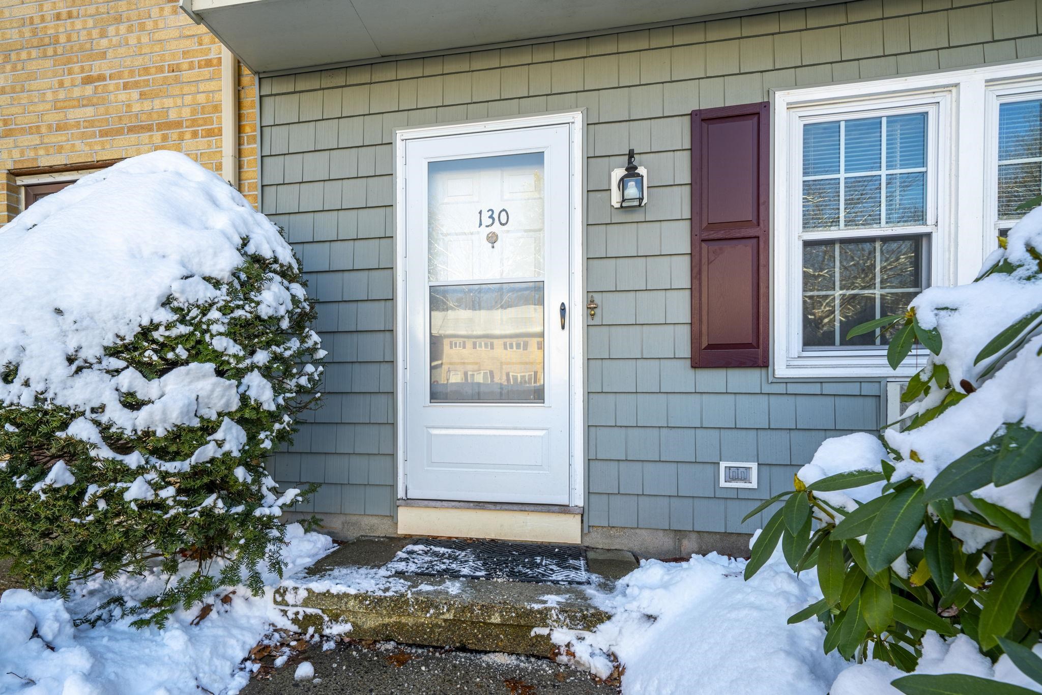 130 Golfview Drive Manchester, NH 03102 - Photo 2 of 24