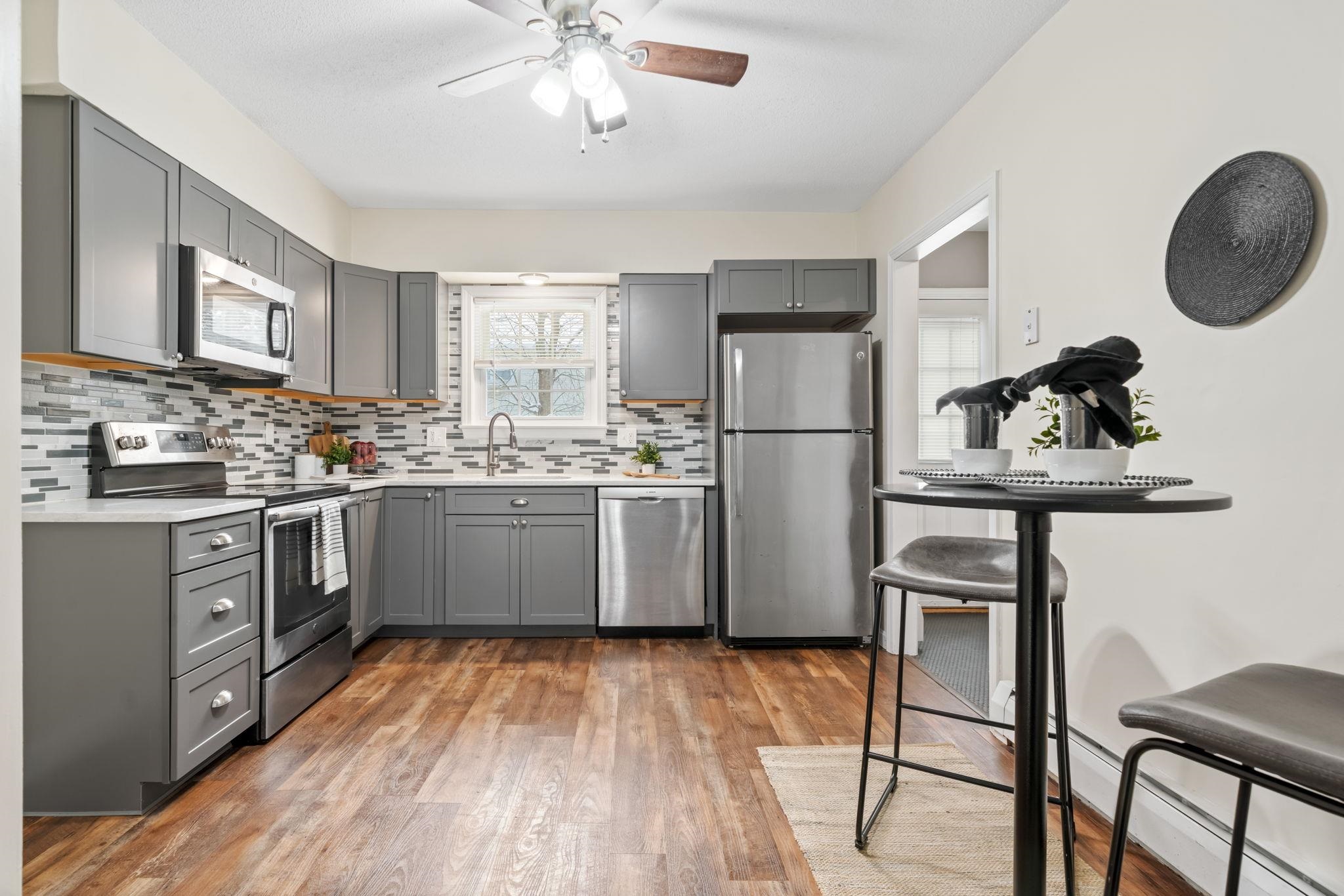 130 Golfview Drive Manchester, NH 03102 - Photo 7 of 24