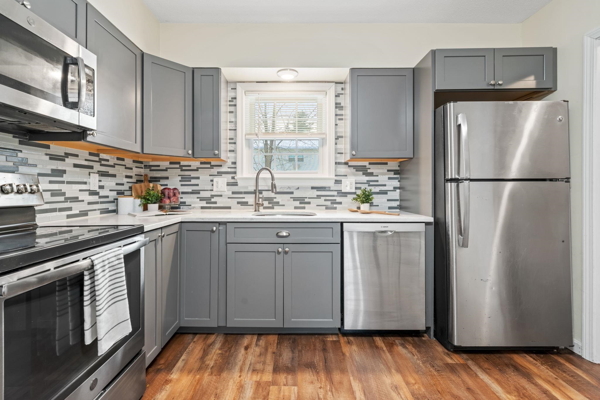 130 Golfview Drive Manchester, NH 03102 - Photo 9 of 24