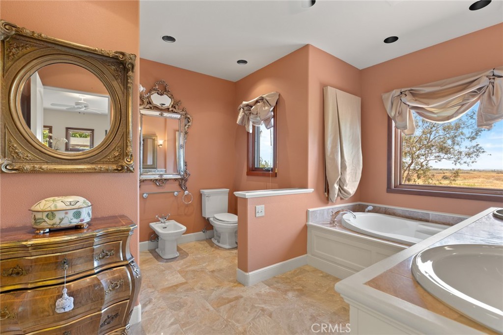 6177 Norman Road, Unit 3 Colusa, CA 95932 - Photo 32 of 48 a bathroom with a tub sink and mirror