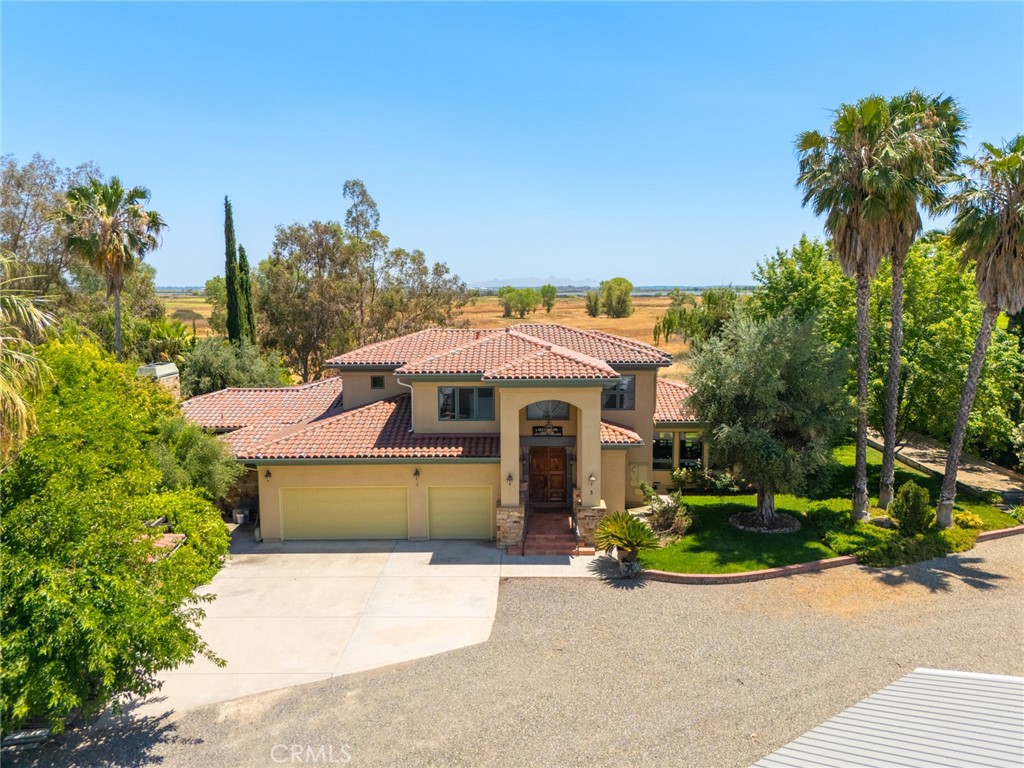 6177 Norman Road, Unit 3 Colusa, CA 95932 - Photo 4 of 48 a front view of a house with a yard and outdoor seating