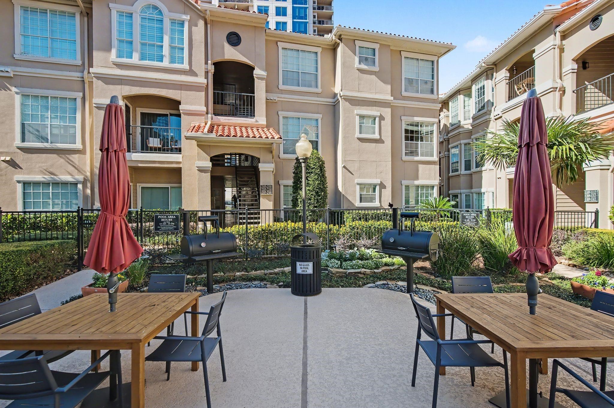 3231 Allen Parkway, Unit 2104 Houston, TX 77019 - Photo 14 of 16 Pool area offers outdoor grills and picnic area.