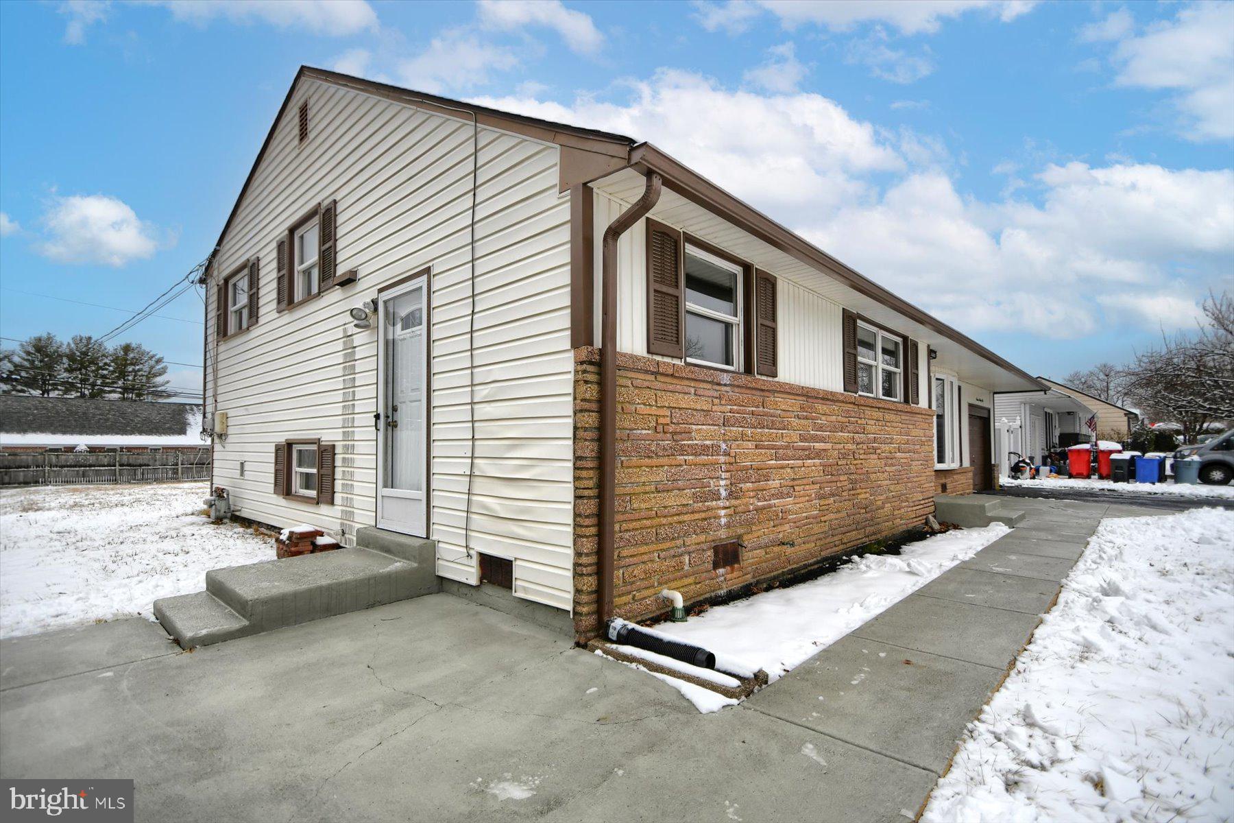 796 Spruce Road Warminster, PA 18974 - Photo 3 of 40