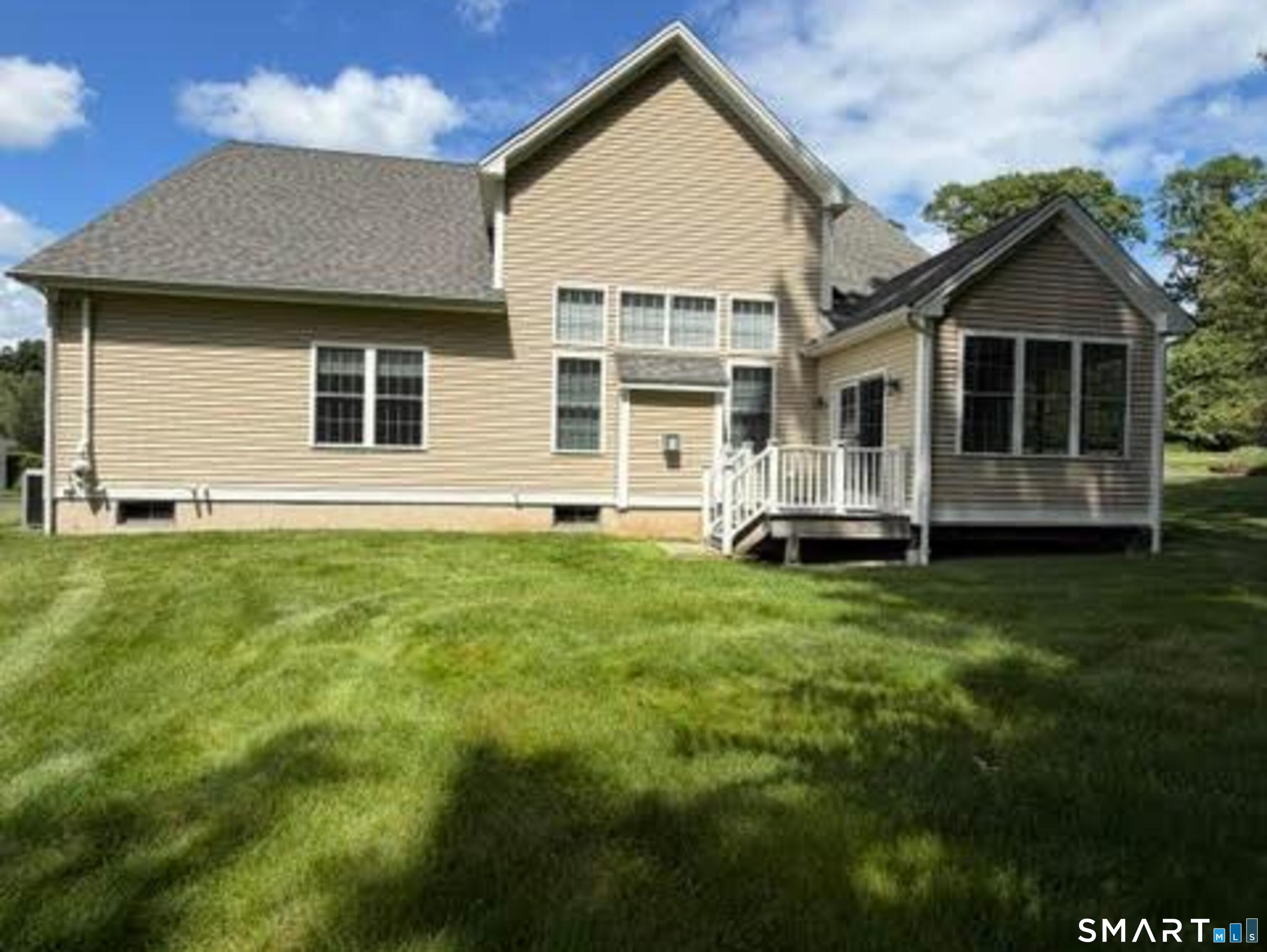 90 Applegate, Unit 95 Southington, CT 06489 - Photo 2 of 33