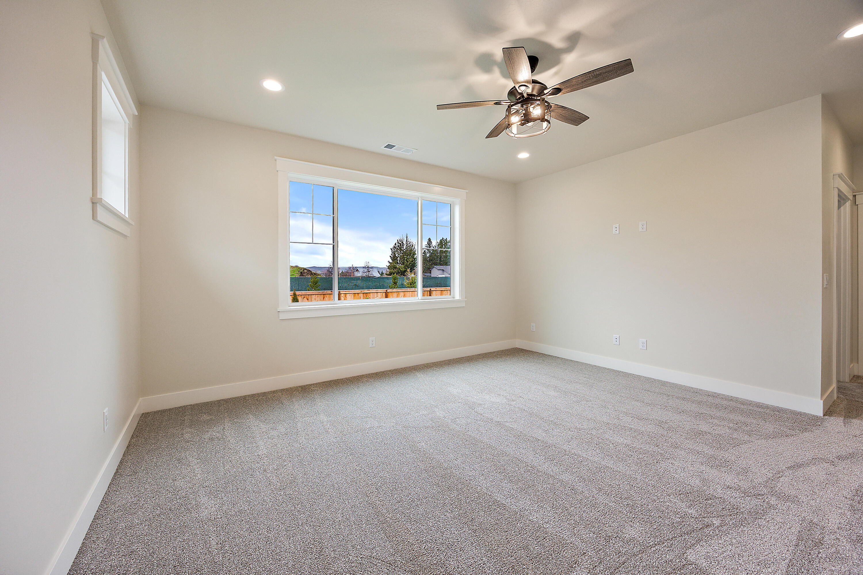 1409 River Run Street Central Point, OR 97502 - Photo 45 of 83 -