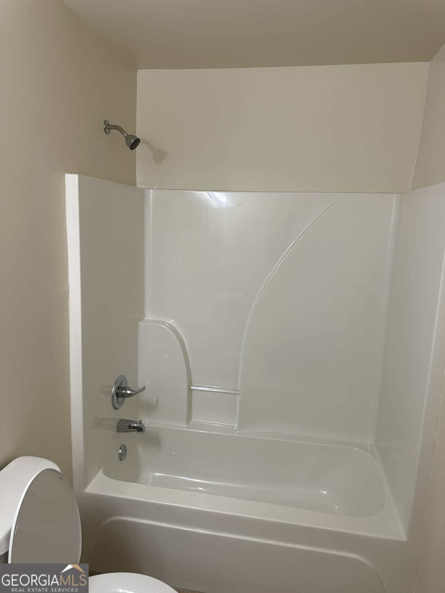 1167 Turner Way, Unit A Macon, GA 31217 - Photo 2 of 10 a bathroom with a bathtub