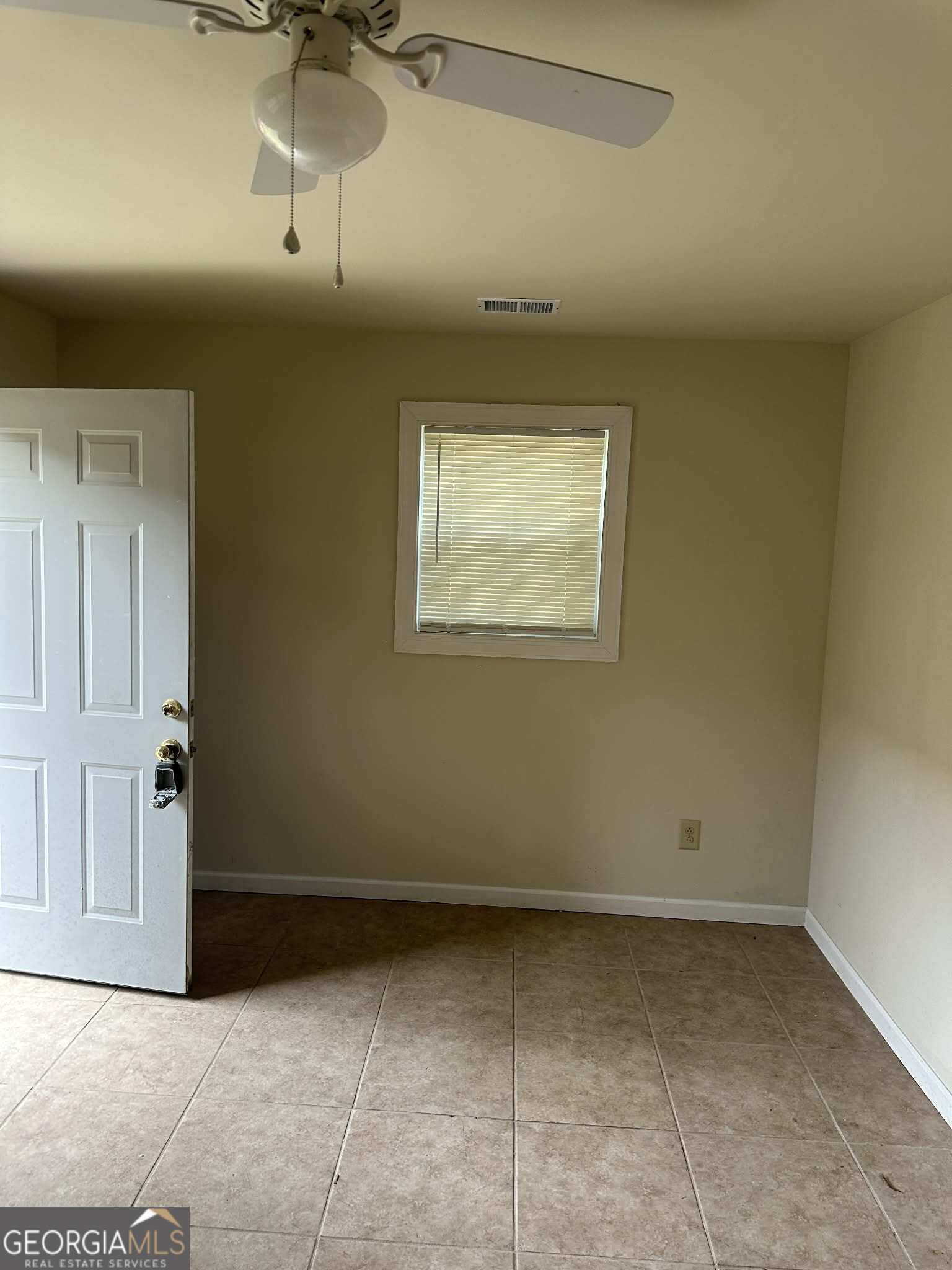 1167 Turner Way, Unit A Macon, GA 31217 - Photo 10 of 10 a view of room with a ceiling fan