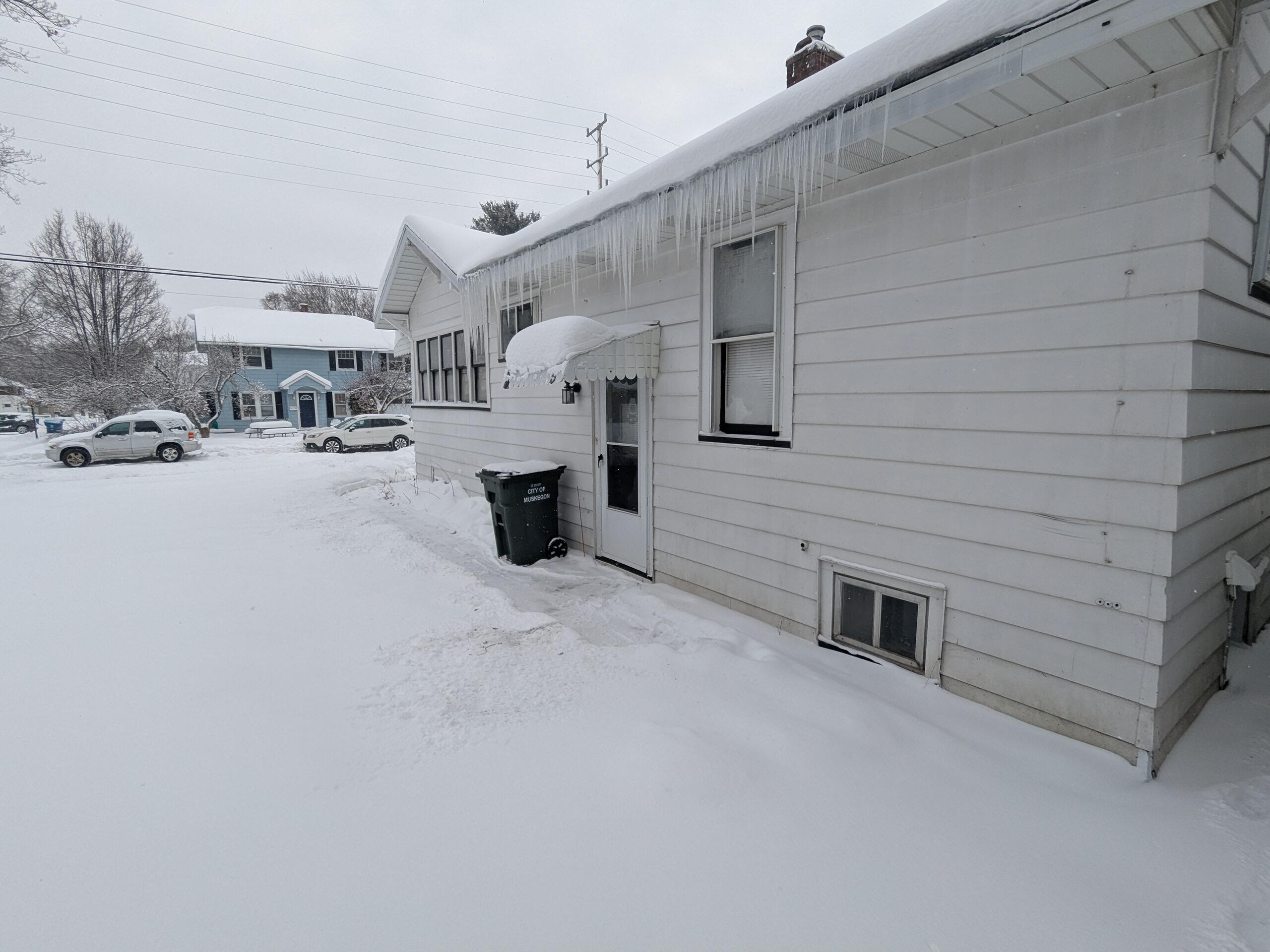 1675 Hudson Street Muskegon, MI 49441 - Photo 4 of 14 PXL_20260124_161731528