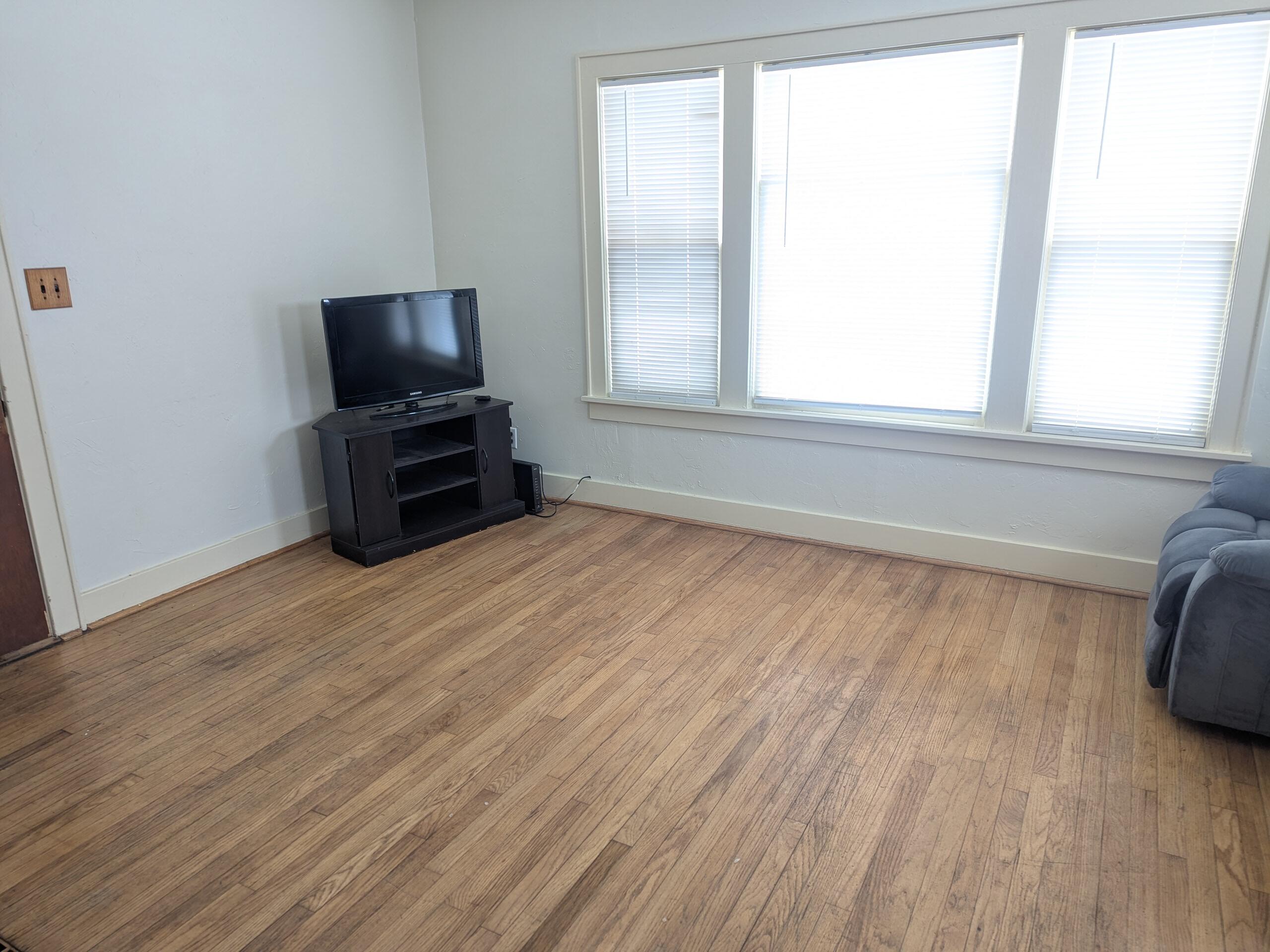 1675 Hudson Street Muskegon, MI 49441 - Photo 5 of 14 PXL_20260124_160039334