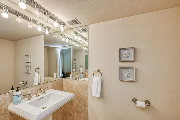 $1,190,000 | 12235 North Willow Avenue, Clovis, CA 93619