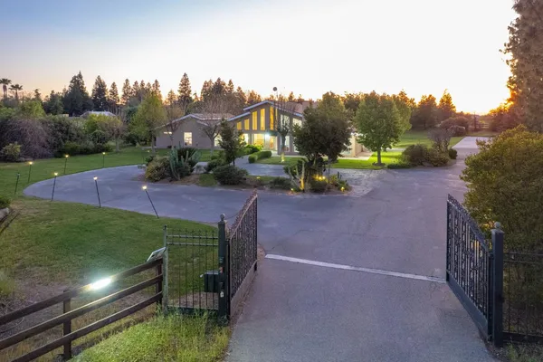 $1,190,000 | 12235 North Willow Avenue, Clovis, CA 93619