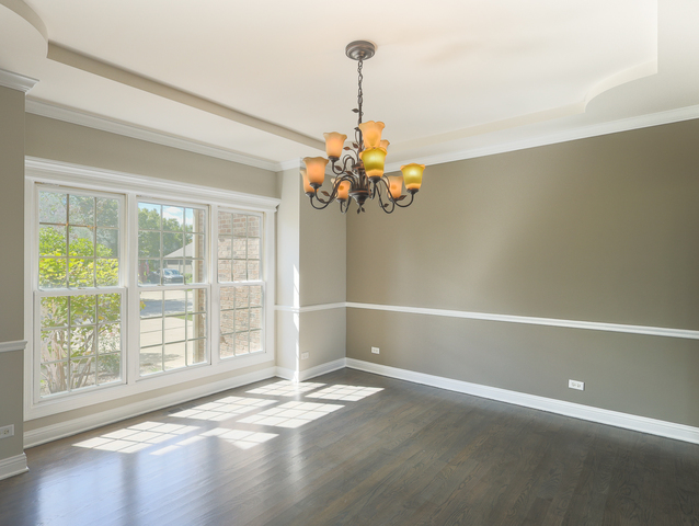 618 Pine Street Sugar Grove, IL 60554 - Photo 6 of 31 a view of livingroom with window