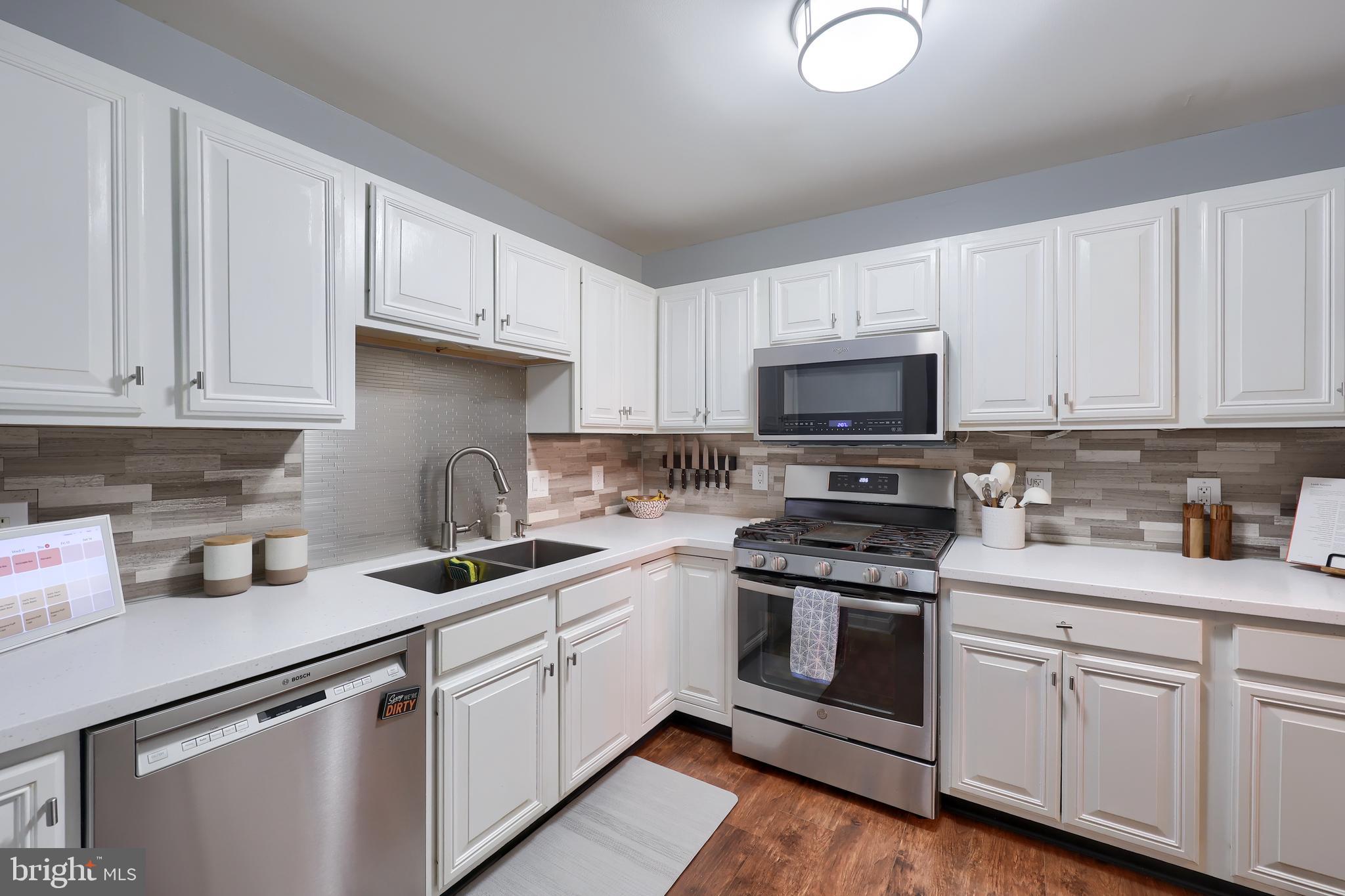 51 Tupelo Street Lititz, PA 17543 - Photo 8 of 45 Kitchen 1 - SS appliances