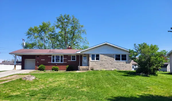 $330,000 | 325 Cedar Street Northwest, De Motte, IN 46310