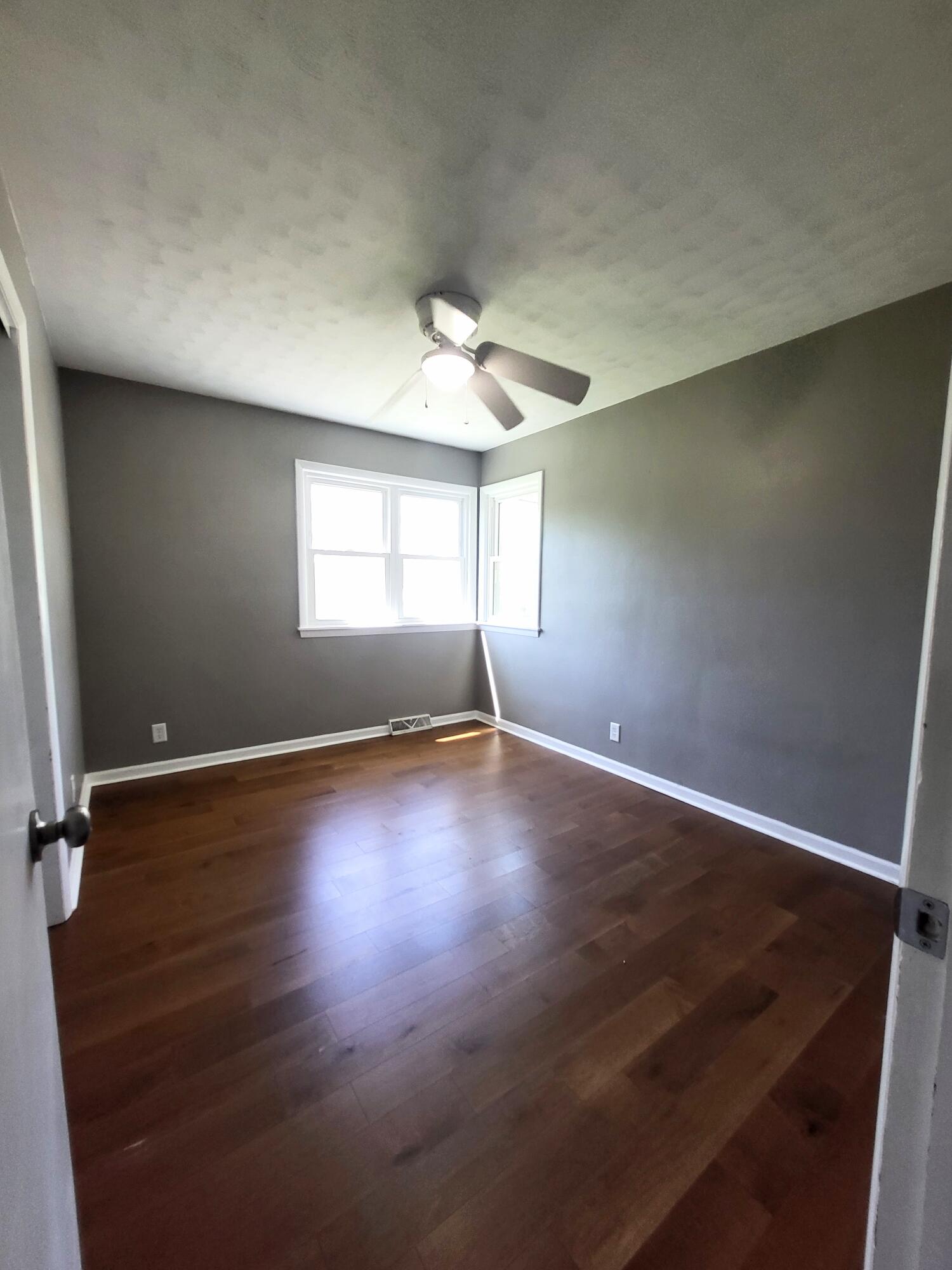325 Cedar Street Northwest De Motte, IN 46310 - Photo 13 of 35 1500x2000