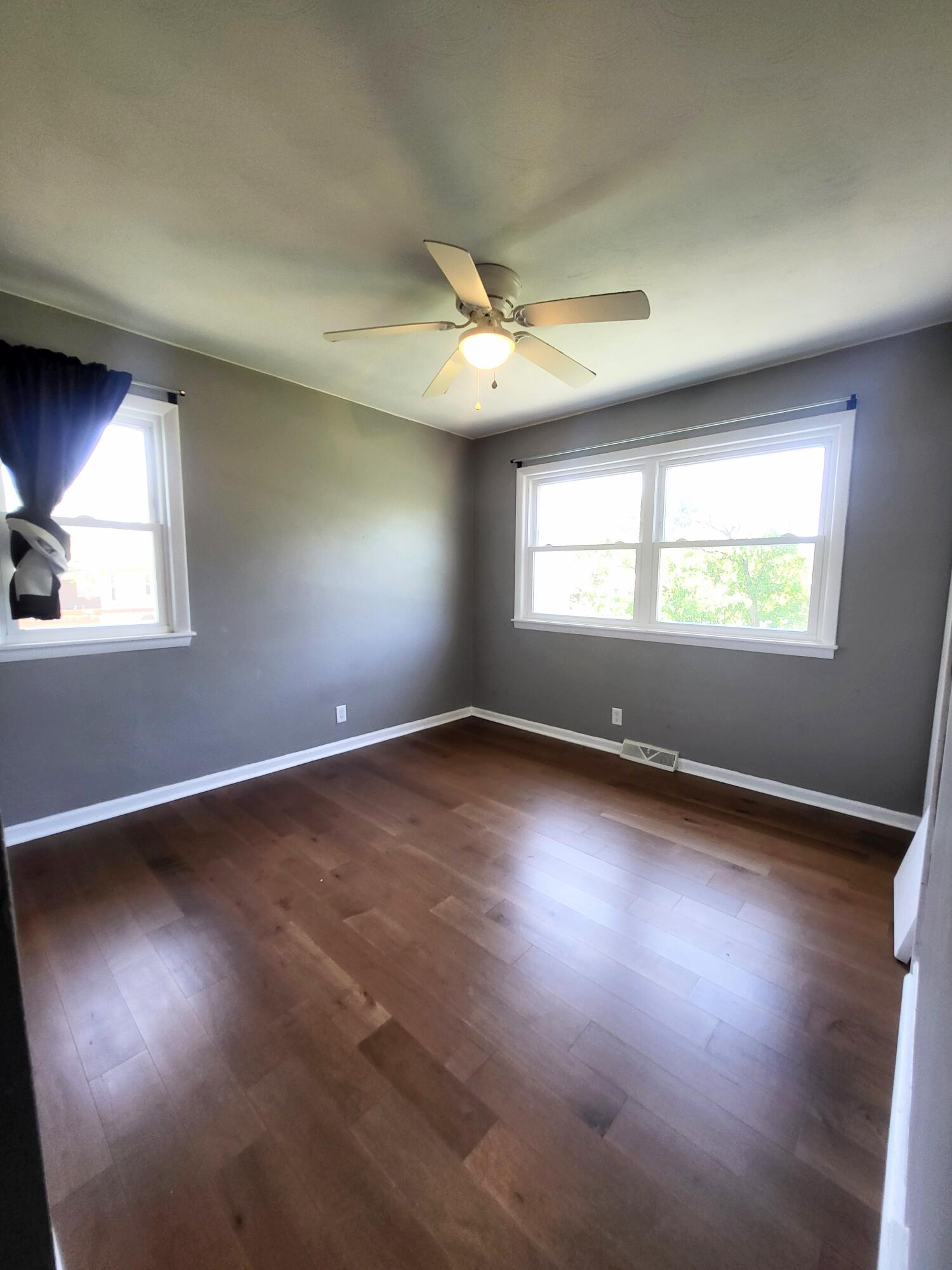325 Cedar Street Northwest De Motte, IN 46310 - Photo 14 of 35 1500x2000