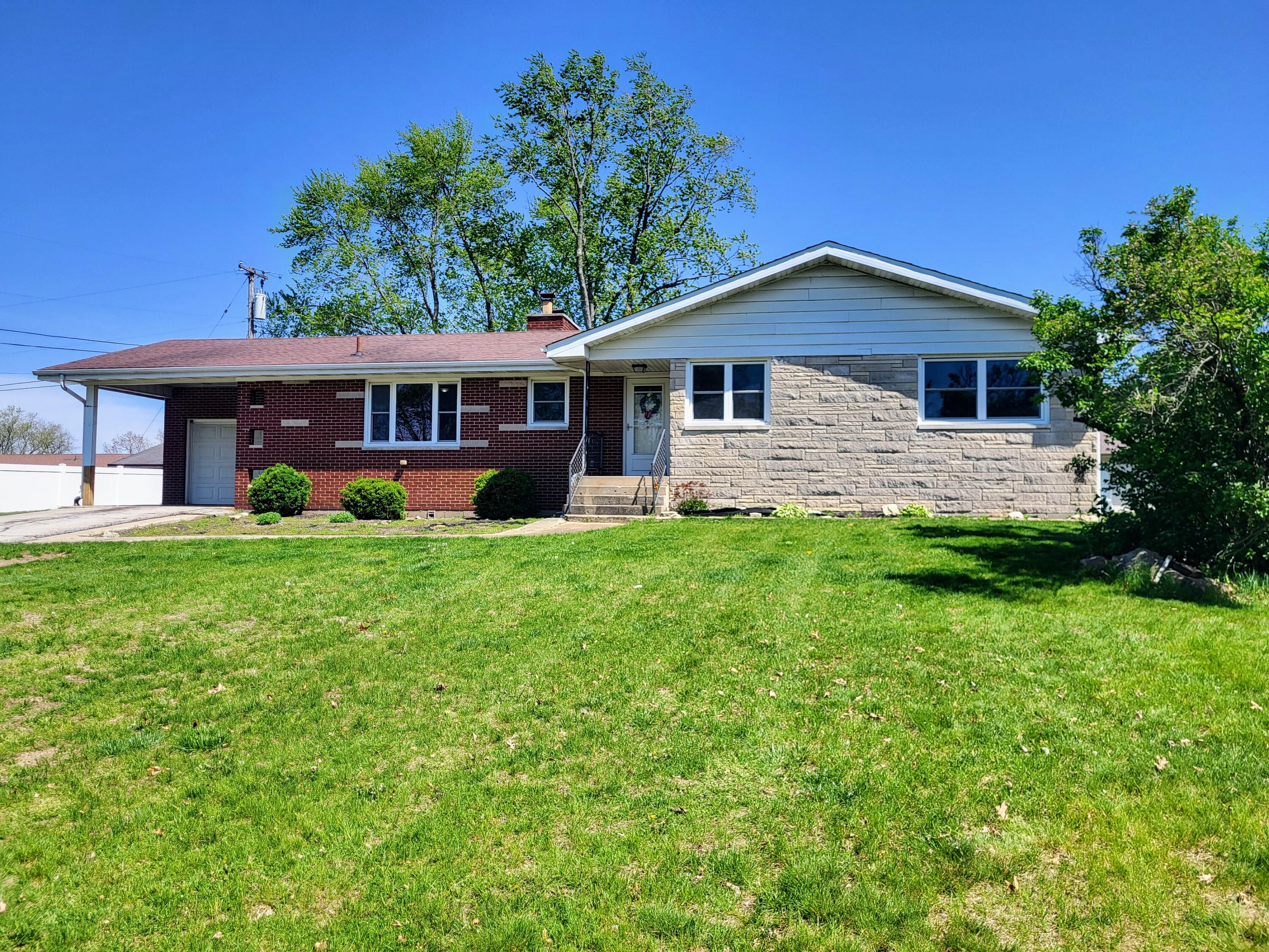 325 Cedar Street Northwest De Motte, IN 46310 - Photo 2 of 35 3000x2250