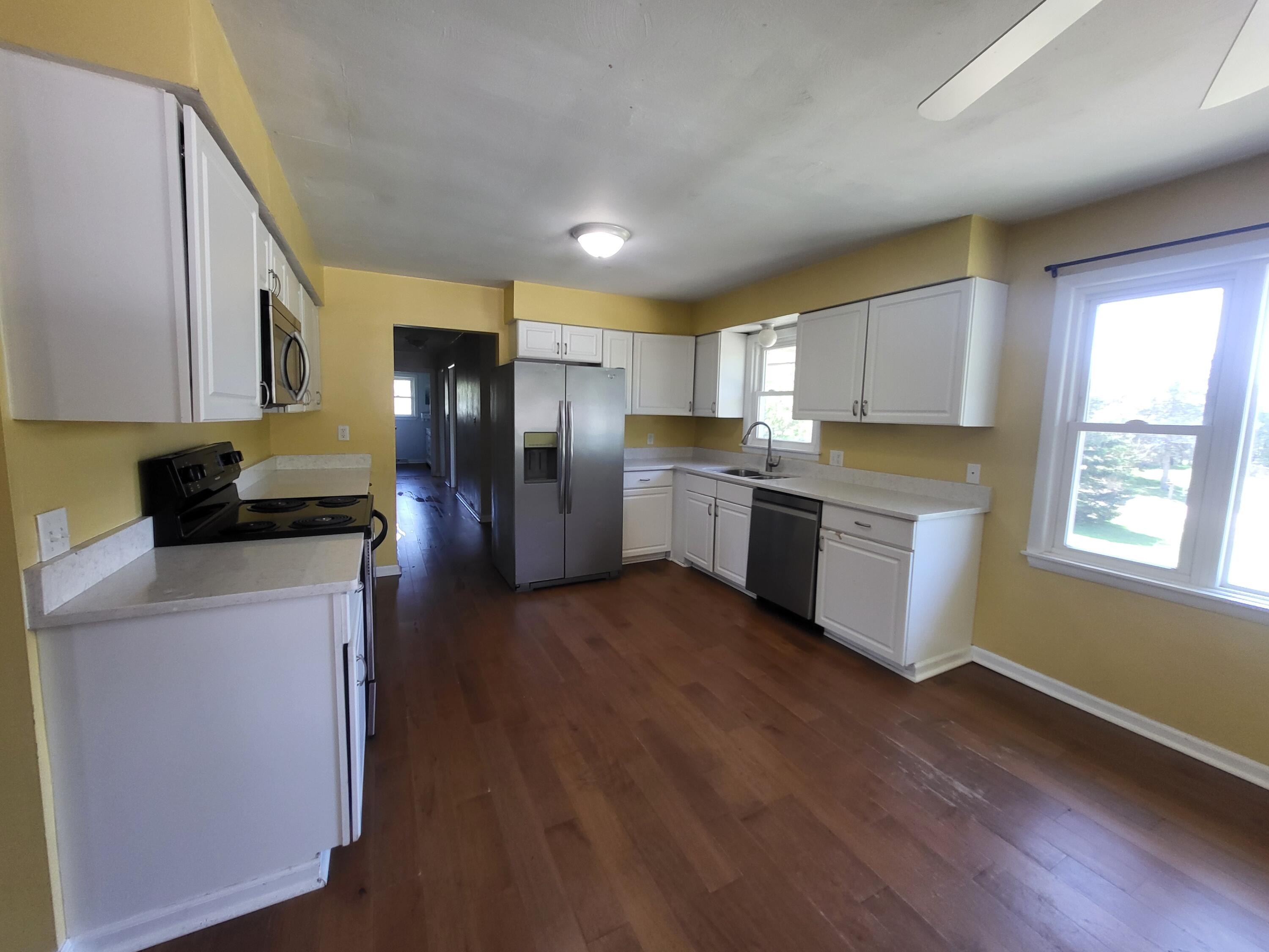 325 Cedar Street Northwest De Motte, IN 46310 - Photo 3 of 35 3000x2250