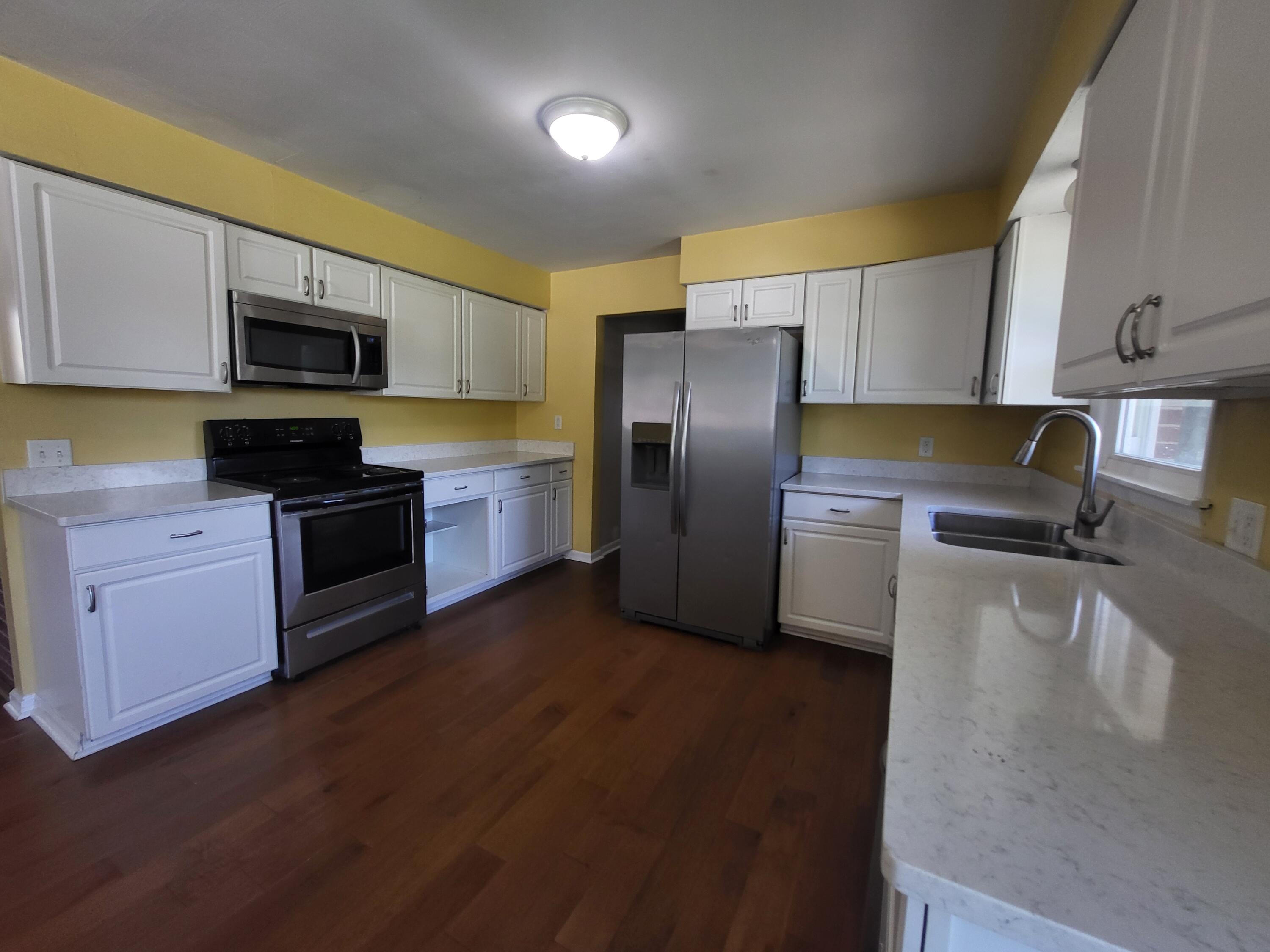 325 Cedar Street Northwest De Motte, IN 46310 - Photo 5 of 35 3000x2250
