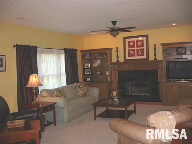 1473 Plum Tree Road Bettendorf, IA 52722 - Photo 4 of 12 Gallery Image 4