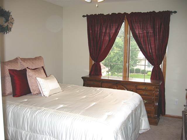 1473 Plum Tree Road Bettendorf, IA 52722 - Photo 8 of 12 Gallery Image 8