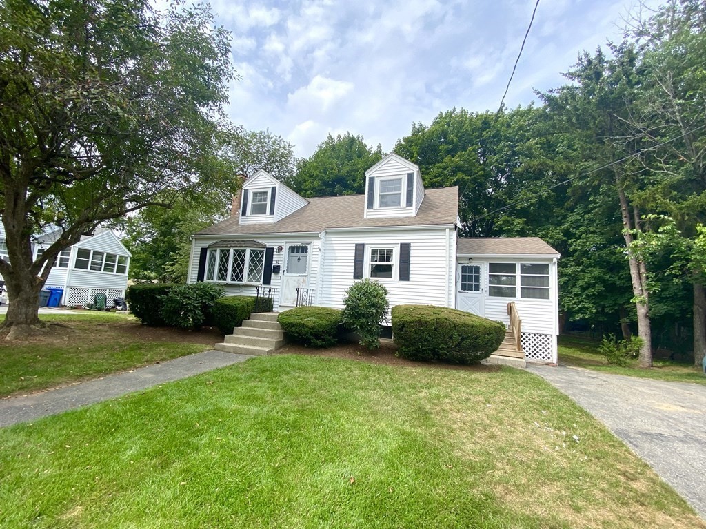 40 Ravenswood Road Waltham, MA 02451 - Photo 3 of 21 Gallery Image 3