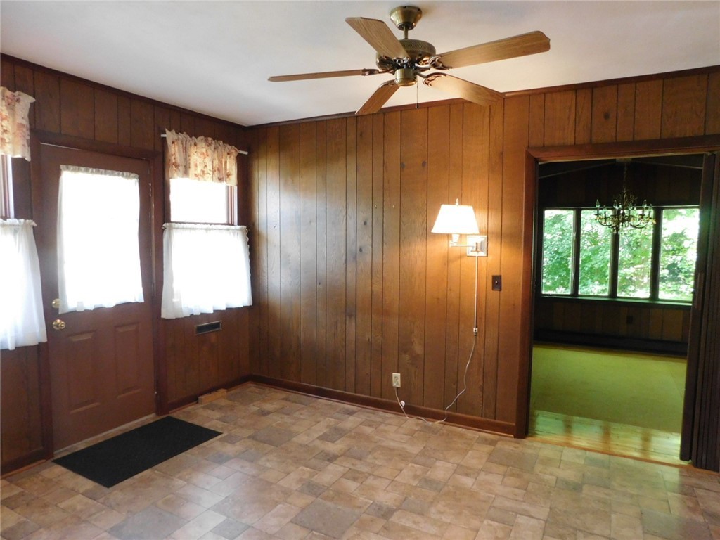 2 Deborah Road Warwick, RI 02888 - Photo 12 of 44 Enter into the Den/sitting area.