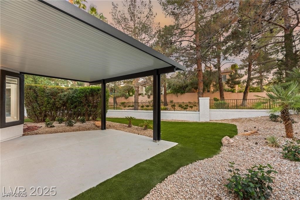 9029 Rivers Edge Drive Las Vegas, NV 89117 - Photo 34 of 47