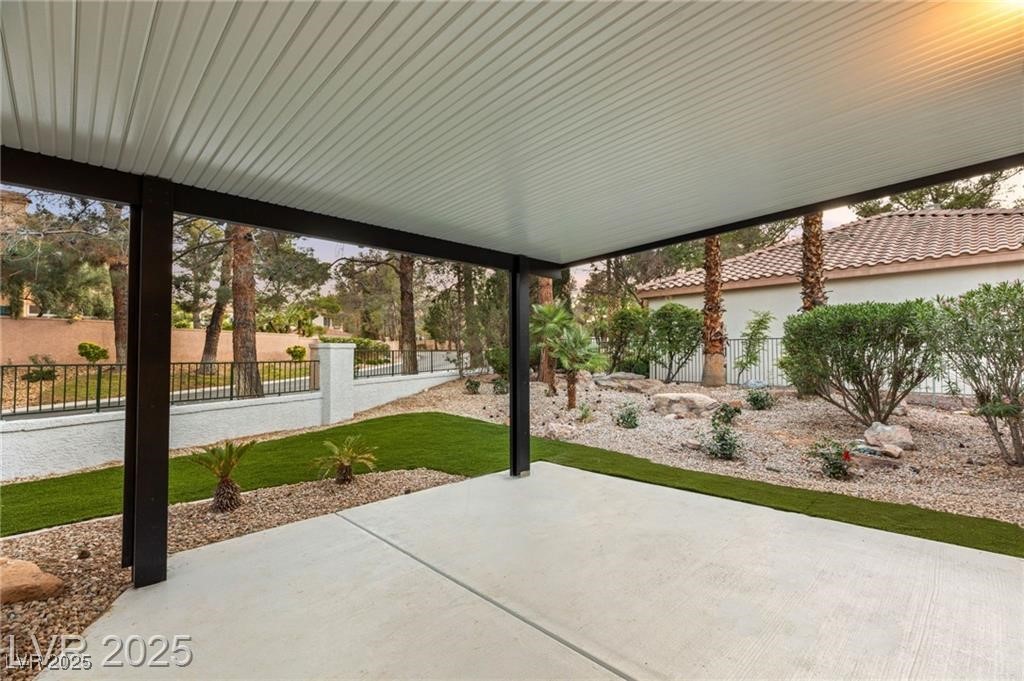 9029 Rivers Edge Drive Las Vegas, NV 89117 - Photo 35 of 47