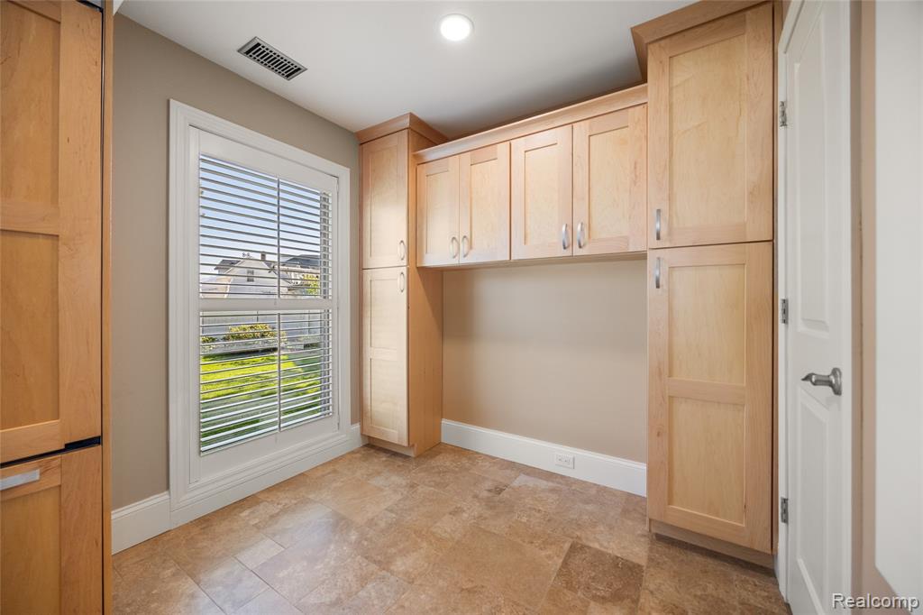 31705 South River Road, Unit B Harrison Township, MI 48045 - Photo 7 of 40 Gallery Image 7